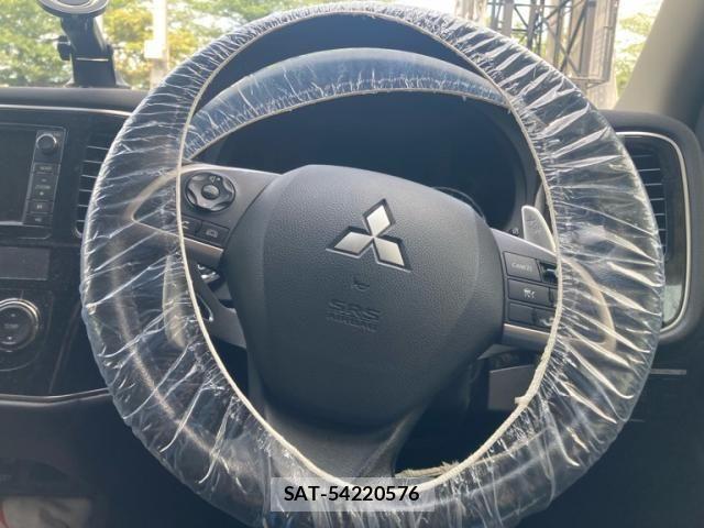 Mitsubishi OUTLANDER PHEV 2013-12 8246294-16