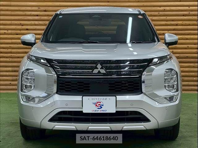 Mitsubishi OUTLANDER PHEV 2023-01 8246289-12