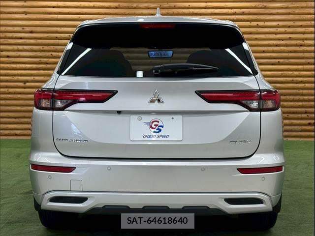 Mitsubishi OUTLANDER PHEV 2023-01 8246289-13