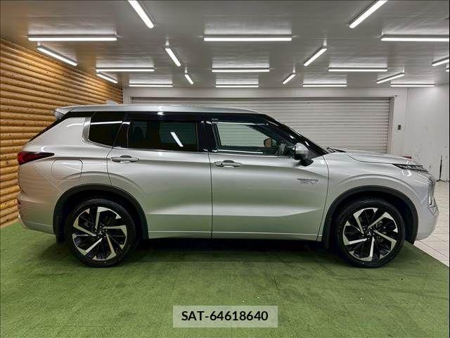 Mitsubishi OUTLANDER PHEV 2023-01 8246289-14