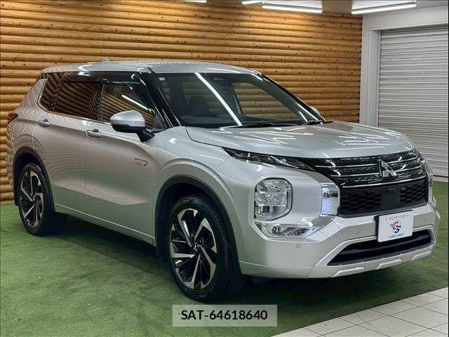 Mitsubishi OUTLANDER PHEV 2023-01 8246289-15