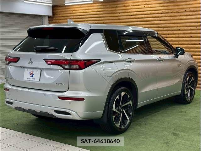 Mitsubishi OUTLANDER PHEV 2023-01 8246289-16