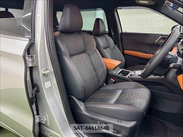Mitsubishi OUTLANDER PHEV 2023-01 8246289-5