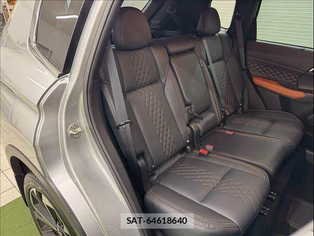 Mitsubishi OUTLANDER PHEV 2023-01 8246289-6