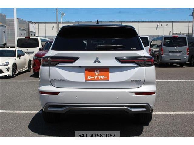 Mitsubishi OUTLANDER PHEV 2024-10 8246284-9