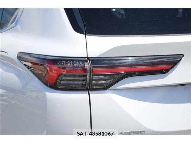 Mitsubishi OUTLANDER PHEV 2024-10 8246284-14