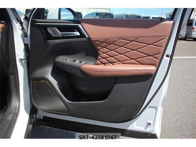 Mitsubishi OUTLANDER PHEV 2024-10 8246284-17