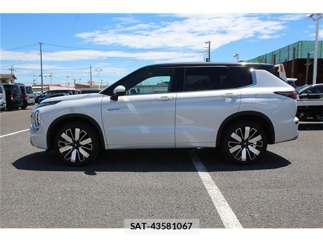 Mitsubishi OUTLANDER PHEV 2024-10 8246284-8