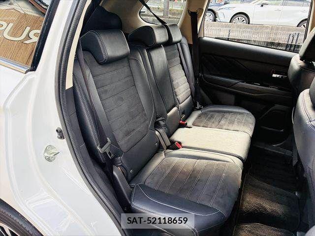 Mitsubishi OUTLANDER PHEV 2015-11 8316309-10
