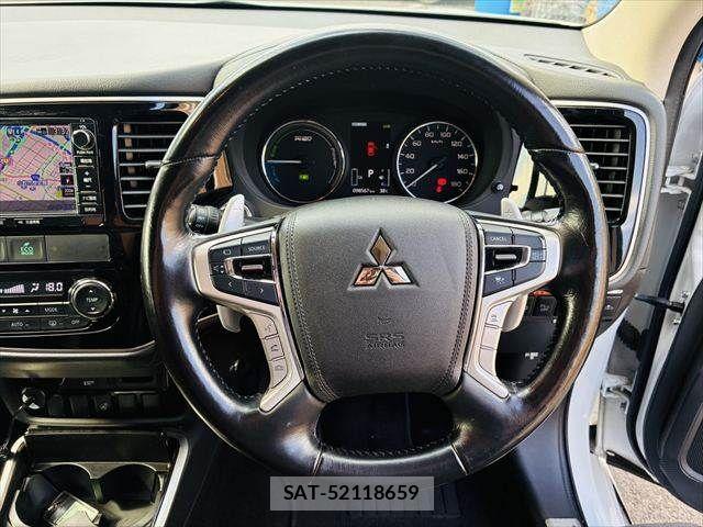 Mitsubishi OUTLANDER PHEV 2015-11 8316309-12