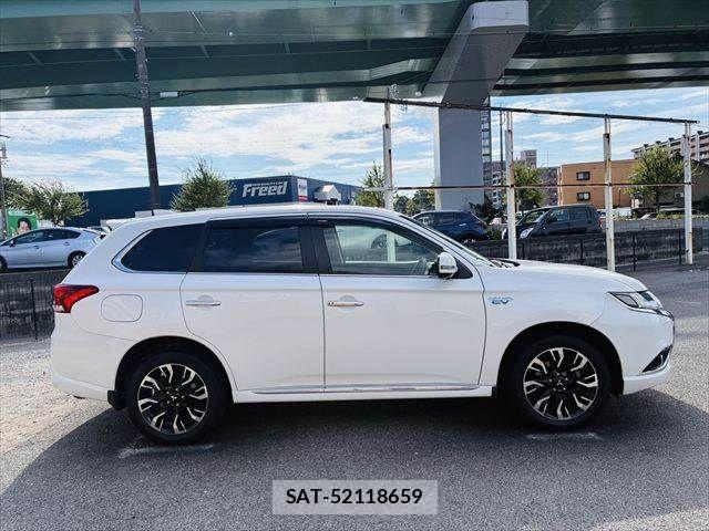 Mitsubishi OUTLANDER PHEV 2015-11 8316309-18