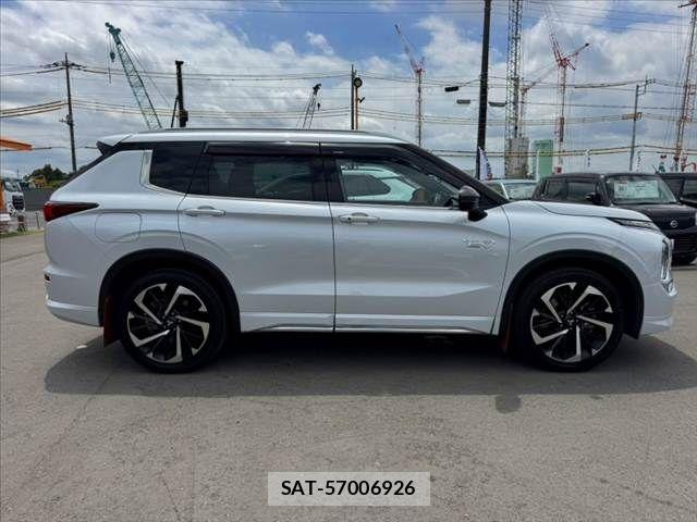 Mitsubishi OUTLANDER PHEV 2022-07 8316306-11