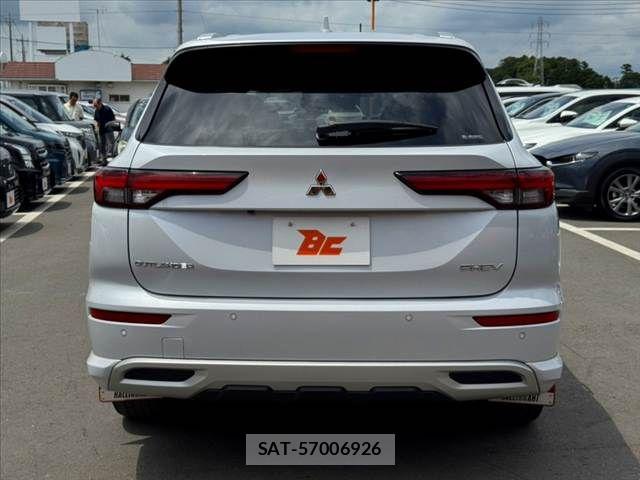 Mitsubishi OUTLANDER PHEV 2022-07 8316306-13