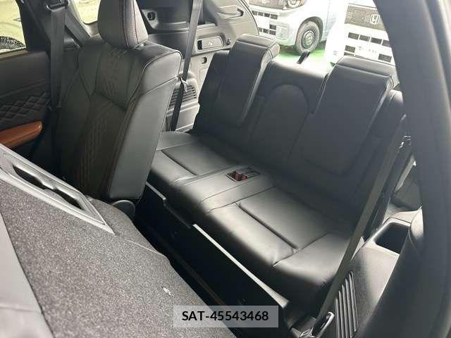Mitsubishi OUTLANDER PHEV 2023-12 8316295-6