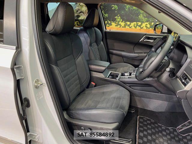 Mitsubishi OUTLANDER PHEV 2023-10 8316298-10