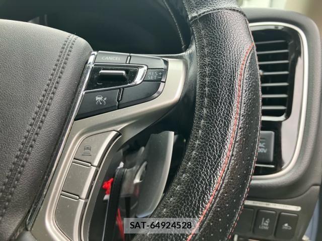 Mitsubishi OUTLANDER PHEV 2016-01 8316308-14