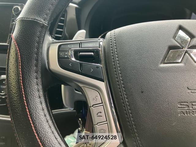 Mitsubishi OUTLANDER PHEV 2016-01 8316308-15
