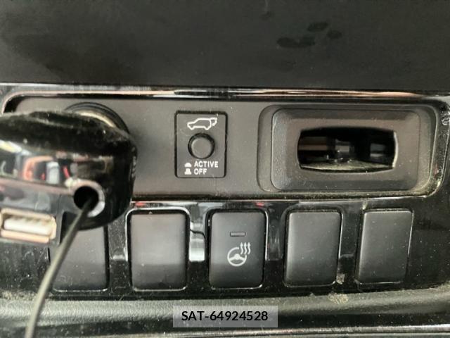 Mitsubishi OUTLANDER PHEV 2016-01 8316308-17