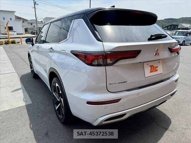 Mitsubishi OUTLANDER PHEV 2022-07 8316302-12