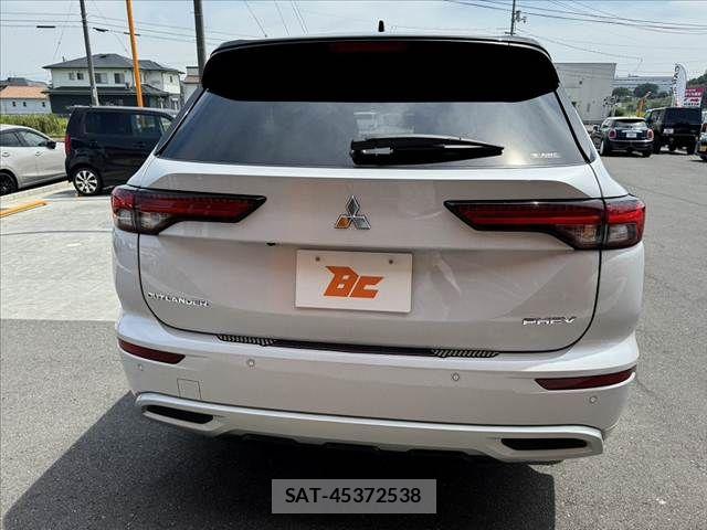 Mitsubishi OUTLANDER PHEV 2022-07 8316302-13