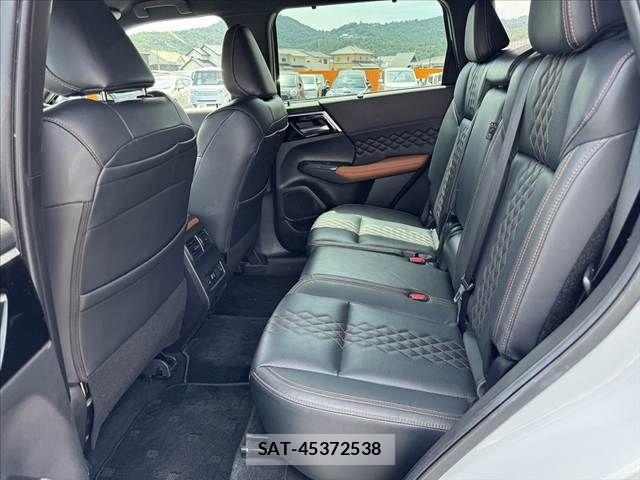 Mitsubishi OUTLANDER PHEV 2022-07 8316302-18