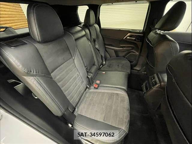 Mitsubishi OUTLANDER PHEV 2023-05 8337330-10