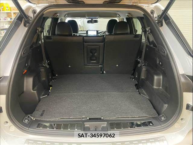 Mitsubishi OUTLANDER PHEV 2023-05 8337330-12