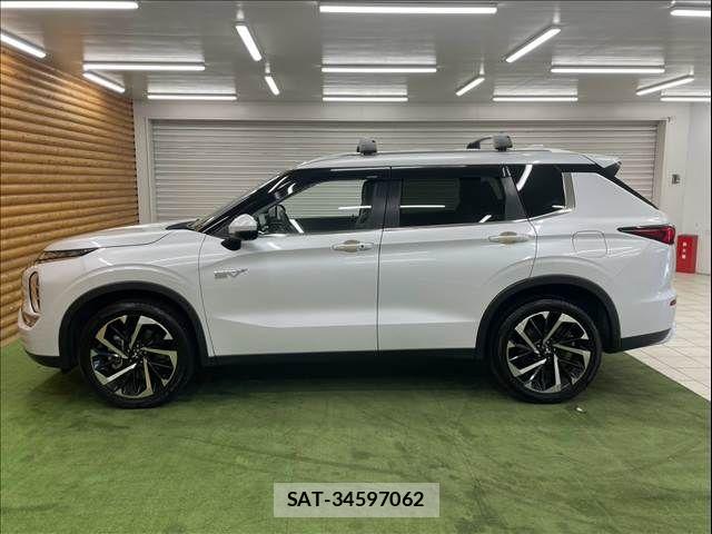 Mitsubishi OUTLANDER PHEV 2023-05 8337330-16