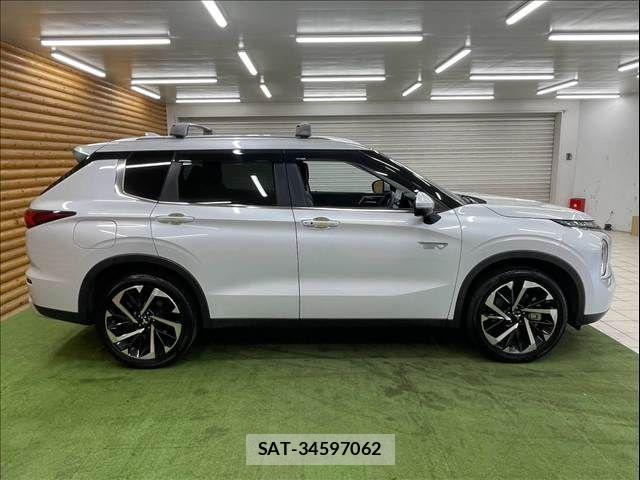 Mitsubishi OUTLANDER PHEV 2023-05 8337330-17