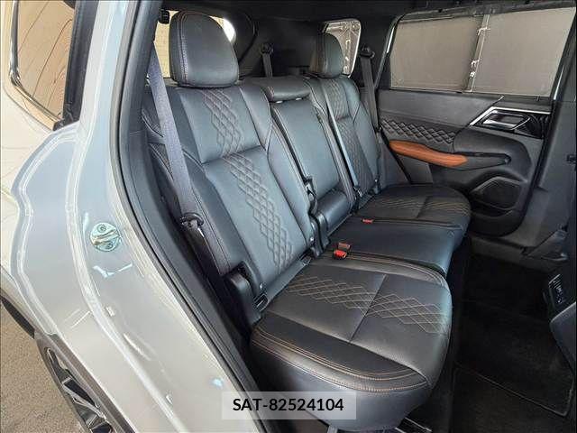 Mitsubishi OUTLANDER PHEV 2023-11 8337331-10
