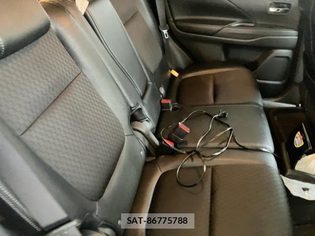 Mitsubishi OUTLANDER PHEV 2014-08 8337336-11