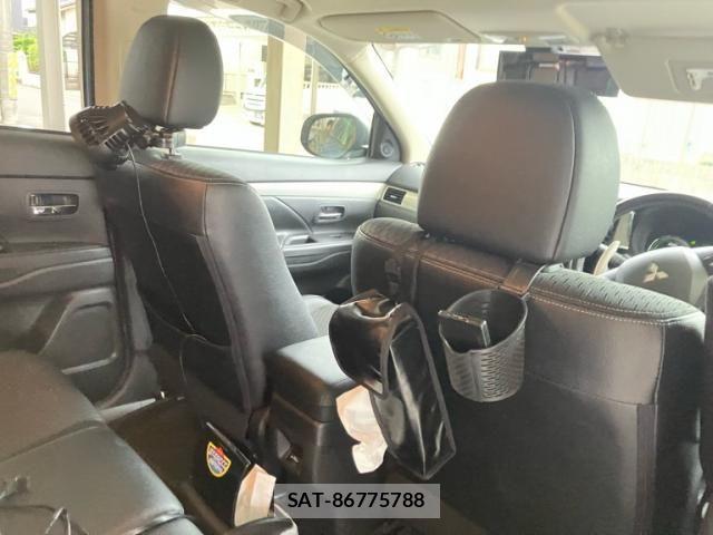 Mitsubishi OUTLANDER PHEV 2014-08 8337336-12