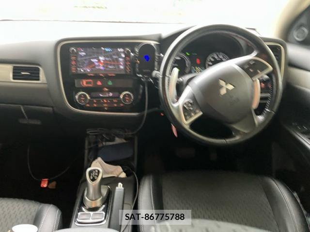 Mitsubishi OUTLANDER PHEV 2014-08 8337336-14