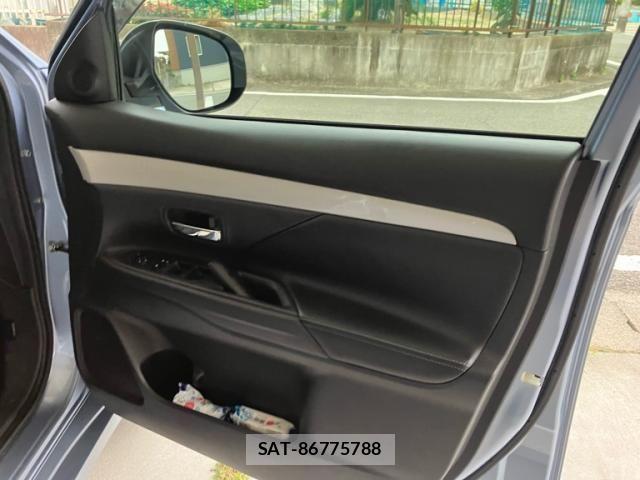 Mitsubishi OUTLANDER PHEV 2014-08 8337336-15