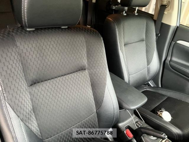 Mitsubishi OUTLANDER PHEV 2014-08 8337336-17
