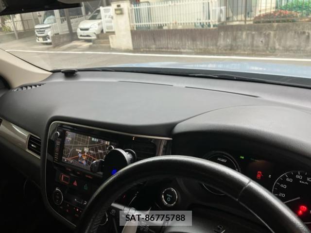Mitsubishi OUTLANDER PHEV 2014-08 8337336-18