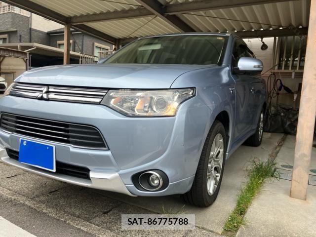 Mitsubishi OUTLANDER PHEV 2014-08 8337336-1
