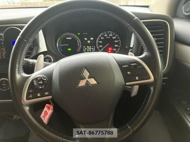 Mitsubishi OUTLANDER PHEV 2014-08 8337336-20