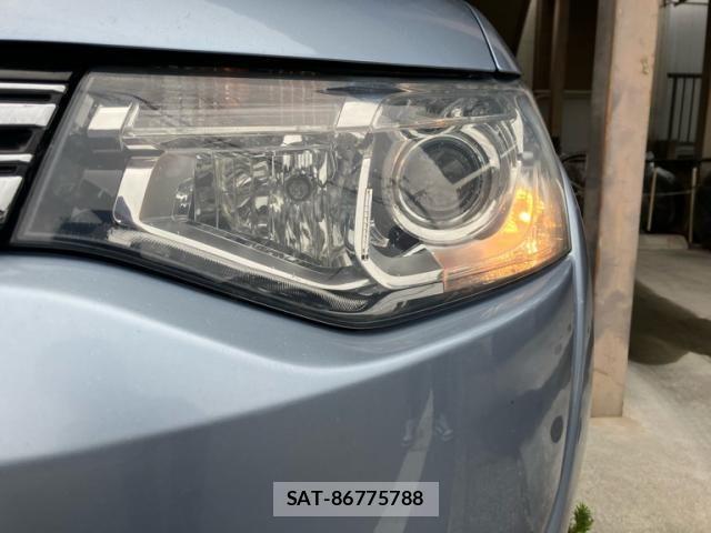 Mitsubishi OUTLANDER PHEV 2014-08 8337336-2