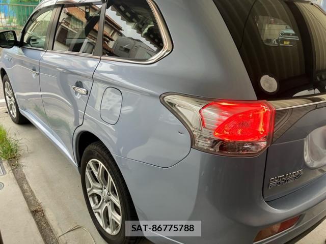 Mitsubishi OUTLANDER PHEV 2014-08 8337336-5