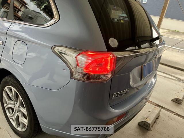 Mitsubishi OUTLANDER PHEV 2014-08 8337336-6