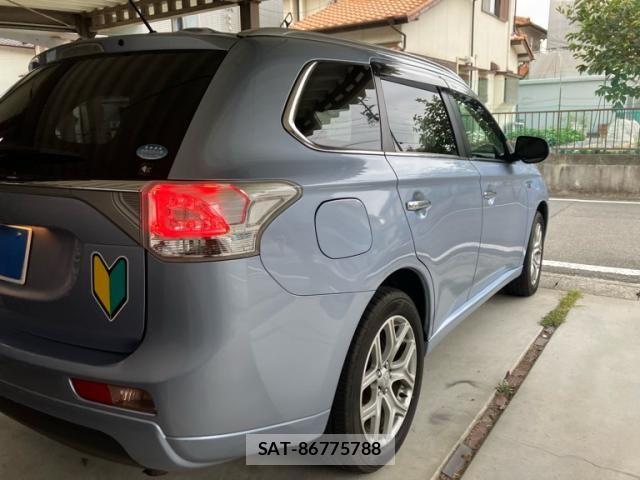 Mitsubishi OUTLANDER PHEV 2014-08 8337336-8