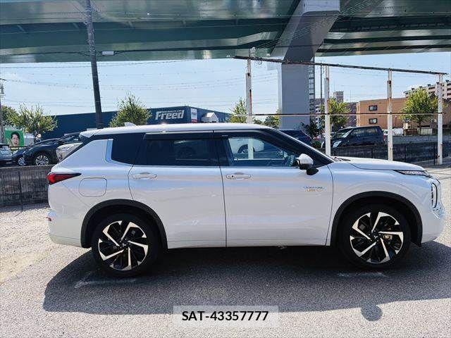 Mitsubishi OUTLANDER PHEV 2023-06 8337328-17