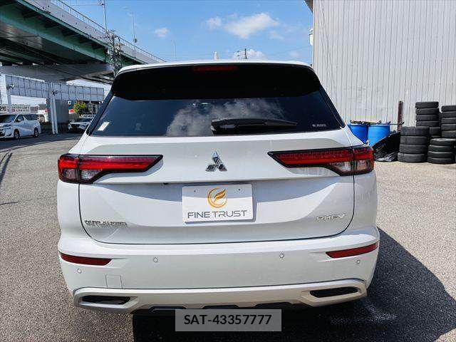 Mitsubishi OUTLANDER PHEV 2023-06 8337328-19