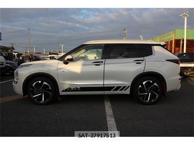 Mitsubishi OUTLANDER PHEV 2022-04 8337334-10