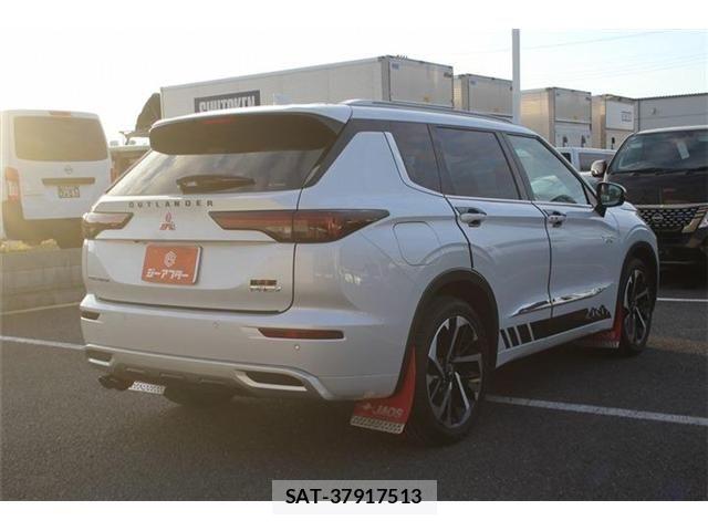 Mitsubishi OUTLANDER PHEV 2022-04 8337334-13