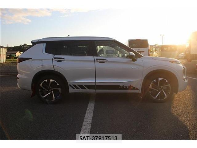 Mitsubishi OUTLANDER PHEV 2022-04 8337334-14