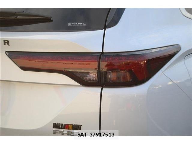 Mitsubishi OUTLANDER PHEV 2022-04 8337334-26
