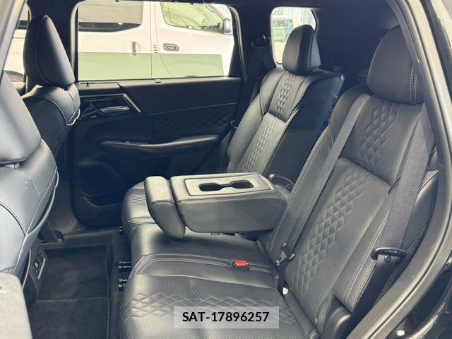 Mitsubishi OUTLANDER PHEV 2024-08 8355300-18