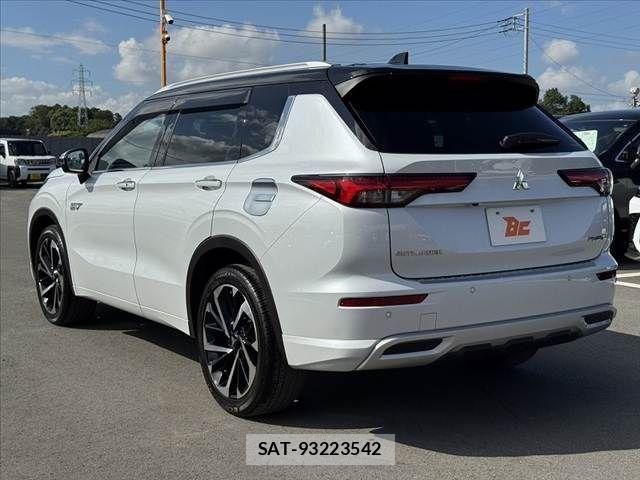 Mitsubishi OUTLANDER PHEV 2022-05 8355302-12